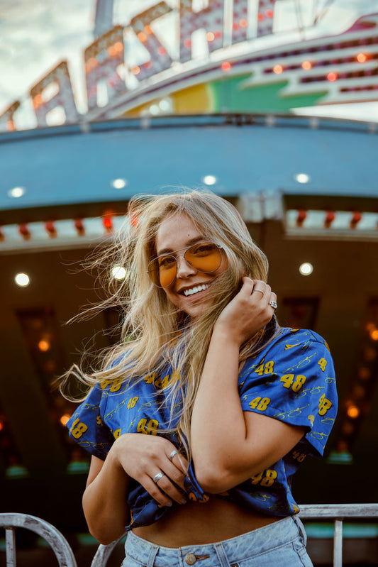 Intenergy Marine Collagen: Woman standing in amusement park 